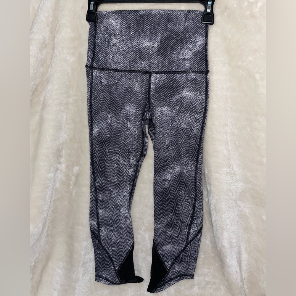 Lululemon Patterned Cropped Leggings